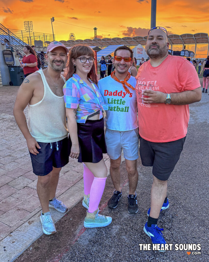 Fans / Kesha - Photo: Nacho DelaGarza