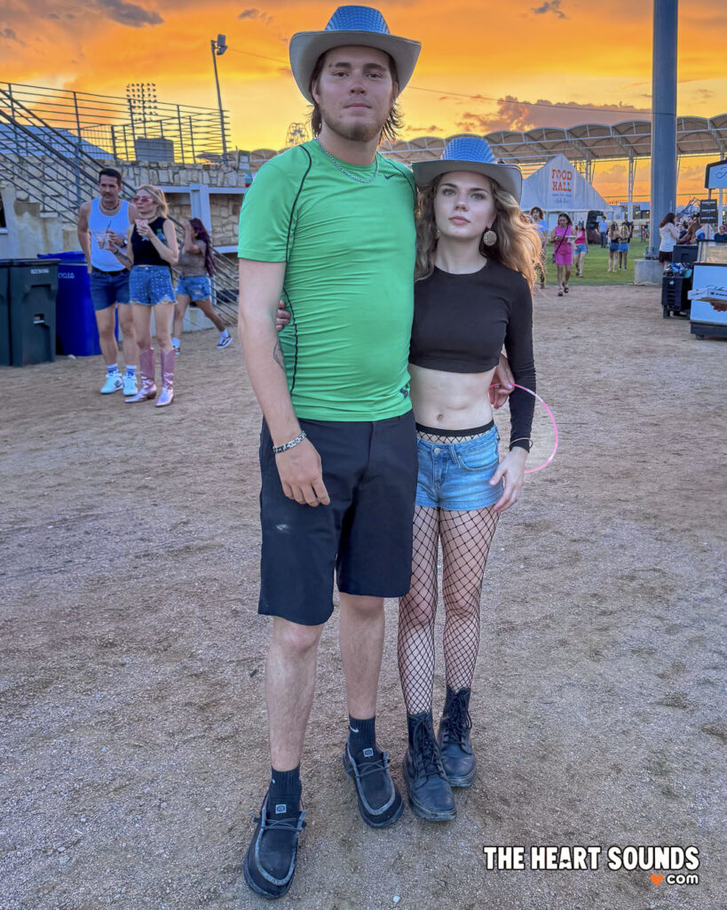 Fans / Kesha - Photo: Nacho DelaGarza