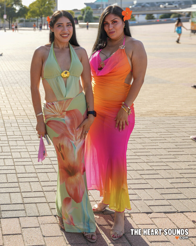 Fans / Karol G - Photo: Nacho DelaGarza