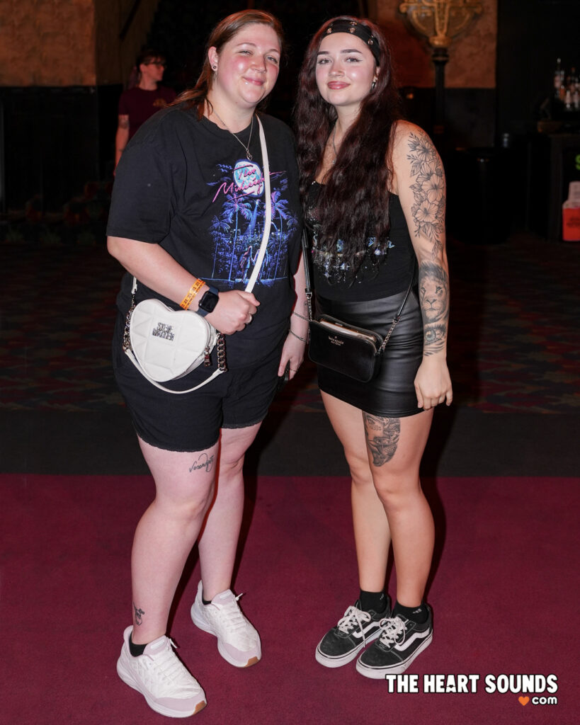 Fans / The Midnight - Photo: Nacho DelaGarza