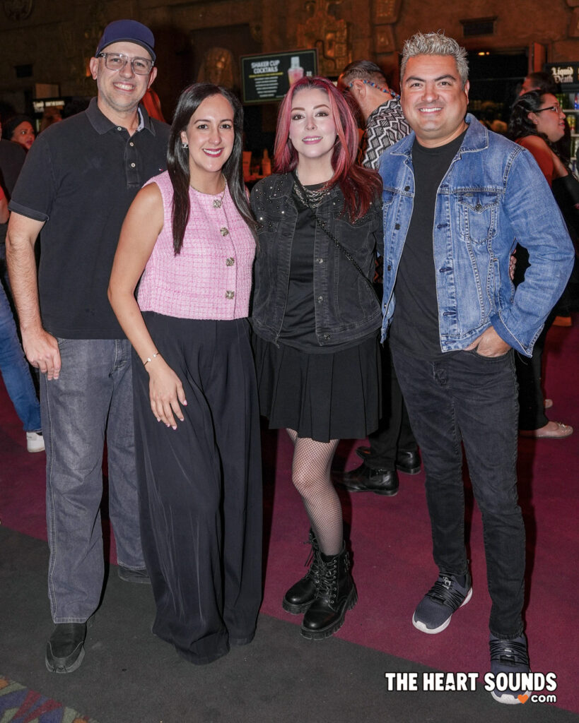 Fans / María José & Moenia - Photo: Nacho DelaGarza