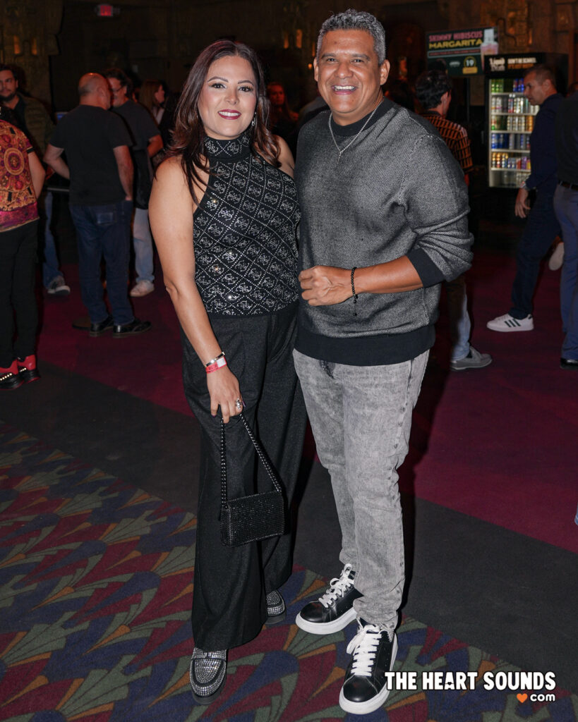 Fans / María José & Moenia - Photo: Nacho DelaGarza