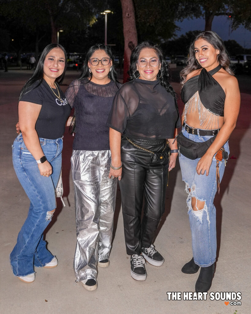 Fans / Don Omar - Photo: Nacho DelaGarza